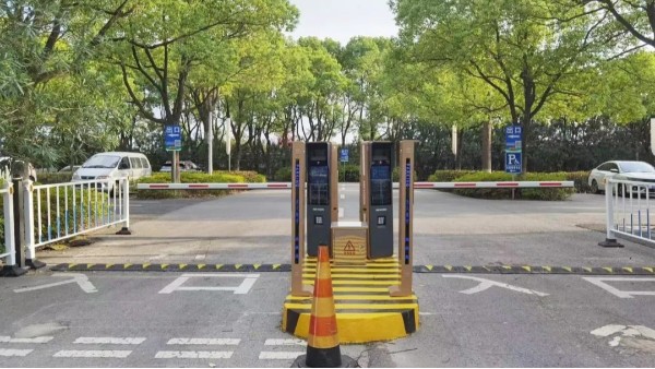 海康威视助力江苏某工业园区公共停车场，通行更快速，管理更智能！